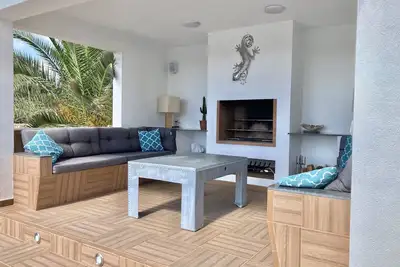 Image de Villa récente contemporaine, piscine privée, climatisation, wifi, Tnt et tranquillité!