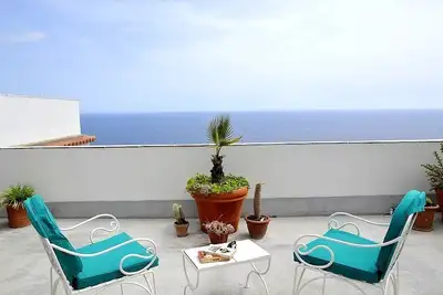 Image de Casa Eralda: Un appartement lumineux et ensoleillé face au soleil et à la mer.
