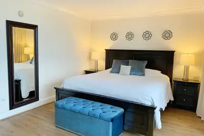 Image de Vues sur l'océan, Waikiki Resort! Très grande suite à une chambre, cuisine complète et blanchisserie