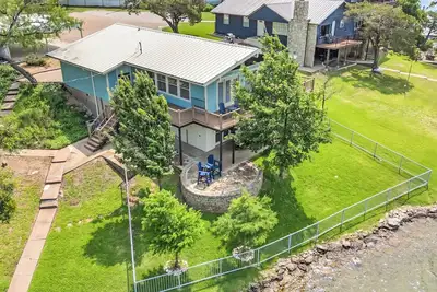 Image de Concept ouvert Waterfront Lake Home sur Possum Kingdom Lake avec accès à la station