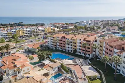 Image de Avenue principale d'Albufeira - À Pied De La Vieille Ville Et De La Bande Et De La Plage D'Oura - 2 Chambres