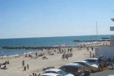 Image de F3 dans petite résidence sur la plage avec double vue mer et étangs