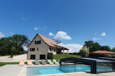 Image de Campagne lotoise -proche grands sites -piscine privée abris amovible