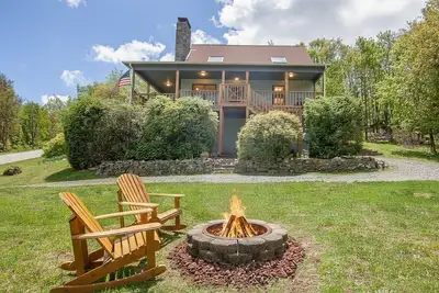 Image de 2br / 2ba Mountain Home avec vue, table de baby-foot, table de hockey sur air, système de jeu, cadre de montagne