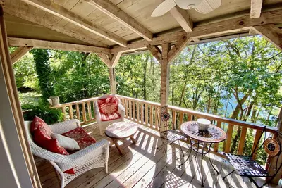 Image de Log Cabin de luxe et 70 acres sur le lac Douglas