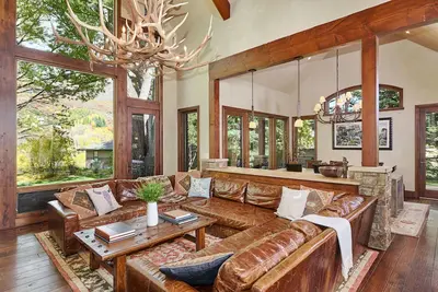 Image de Belle Nouvelle maison de luxe près de la ville, ski, Vtt et golf