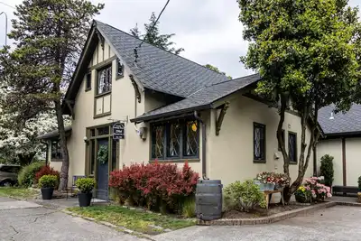 Image de Restauré Deux-Story Carriage House au coeur de Seattle!