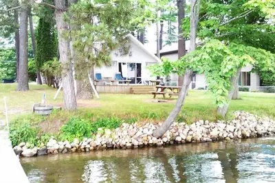 Image de Belle propriété au bord du lac située sur les lacs Cloverleaf.