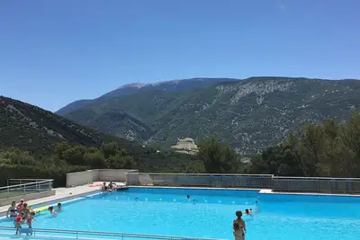 Image de Bastidon, piscine avec vue imprenable sur le Mont Ventoux