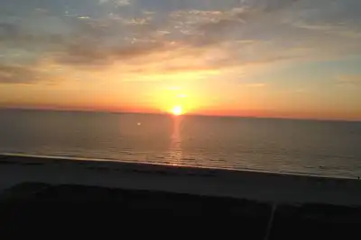 Image de ** Nouveau ** Sand Key Gulf Front, 100% rénové 2 Br, 2 Ba Condo directement sur la plage