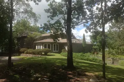 Image de Spectaculaire Hilltop Private Estate contemporain (Pool / Catamount / Bash Bish automne)