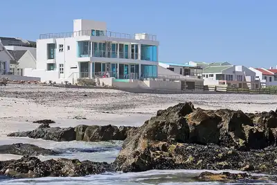 Image de Maison exquise en bord de mer dans la belle Bloubergstrand