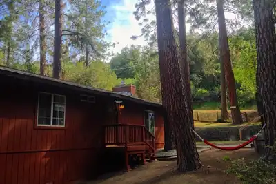 Image de Pas de frais de nettoyage! A / C, Netflix, jeux d'extérieur! <br>Anglers Rest est une cabane familiale située u. . .