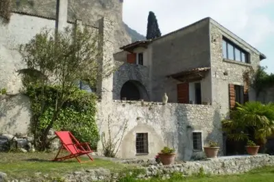 Image de La Limonaia Villa d'un ancien Zitrnengewächshaus près du lac avec piscine