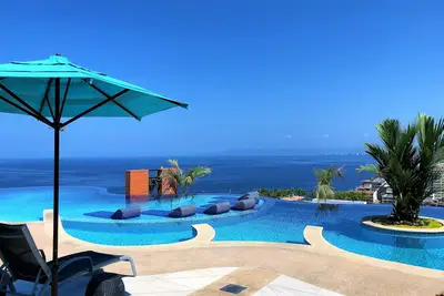 Image de Zona Romantica, Residences by Pinnacle, Best Pool Rooftop Pool, Ocean View, 2 B / 2 B