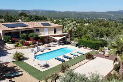 Image de Villa prestations haut de gamme, proche de la mer, piscine chauffée et pétanque