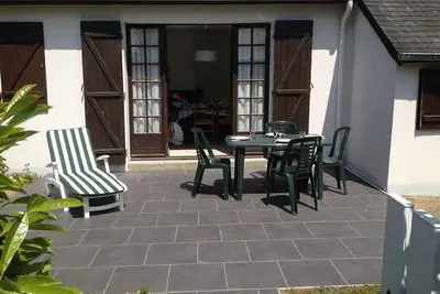 Image de Charmante villa privée avec jardin ombragé, terrasse à 400 mètres de la mer