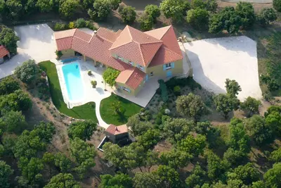 Image de L'Escapade villa pleine de charme située au calme grande piscine  magnifique vue