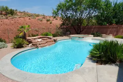 Image de Perfect Pool Home / Spa In Red Desert Près de Sion, des parcs et du golf
