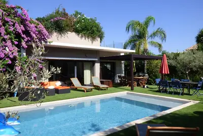 Image de Magnifique Villa Contemporaine 5* 250m2, Piscine, 6 Chambres, 14 Pers, 2mn Plage