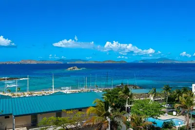 Image de Entièrement rénové - Magnifique et confortable - Meilleures vues et brises. 5 étoiles critiques!