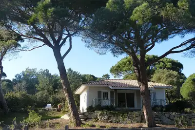 Image de Maison en bois avec jardin à 7 km de St Tropez 6 pers/ 3 chambres proxi plages
