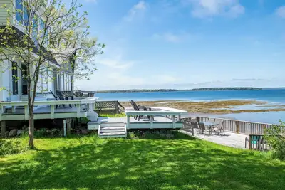 Image de Cottage front de mer avec Multi-Level ponts et un accès facile Ocean