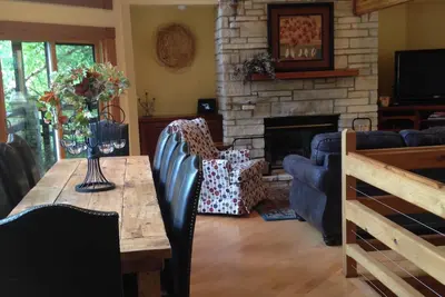 Image de Belle haut de gamme 6br / 4. 5Ba Maison de vacances et privés Carriage House On 2. 5 Acre