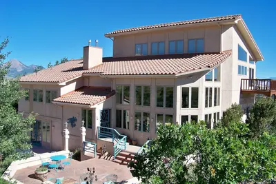 Image de Villa de luxe avec des vues majestueuses Montagnes Rocheuses du Colorado dans tous les sens