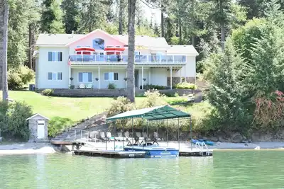 Image de Hayden Lake Sunlit & Spacious Reunion Home -7 chambres - peut accueillir jusqu'à 17! ! !