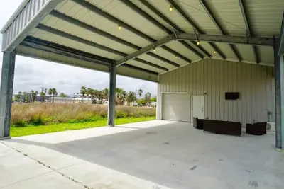 Image de Barndominium 1 Block de Dock de bateau - Rv raccordement disponible