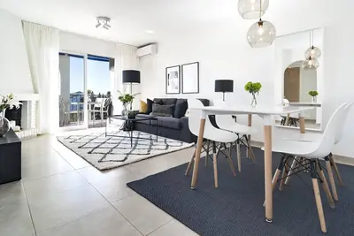 Rdm - Stylish Holiday Apartment with Ocean Views