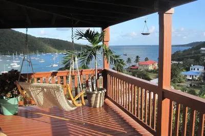 Image de Coral Bayview 2br, 1 bain, Lr, Dr, cuisine complète, pont de 80 'avec Jeep disponible