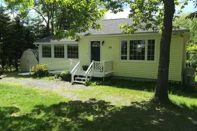 Image de Belle Lakefront Cottage près de plages de sable et randonnée pédestre / Vtt Trail