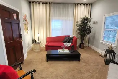 Image de Adorable duplex West End Près de tout en ville.