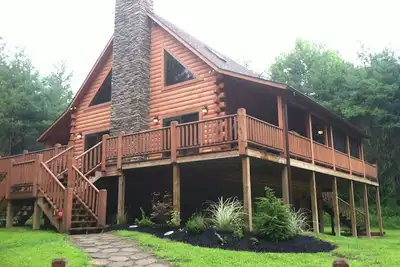 Image de Belle Whiskey Creek à proximité des attractions Hocking www. whiskeycreekcabins. com