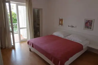 Image de Appartement de deux chambres avec la terrasse et la vue sur le mer Rab (A-16359-a)