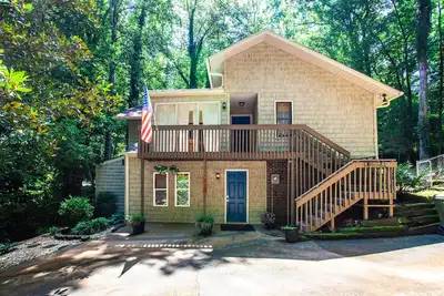 Image de Clemson Rental-Walk to Downtown and Death Valley!