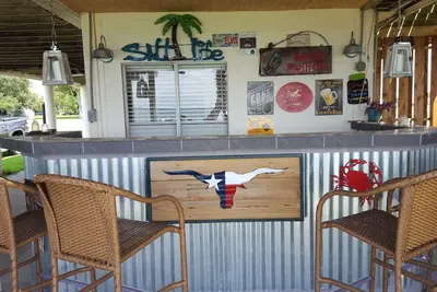 Image de Valyn's Landing; Bayhouse exclusif sur l'eau avec jetée éclairée privée.