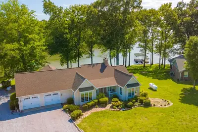 Image de Charmante maison au bord de l'eau * Dock couvert * Canal principal * Kayaks * Pente douce