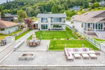 Image de Beachfront - N. Camano; Mt. Baker et Sunset View; 4 chambres et 4 lits superposés