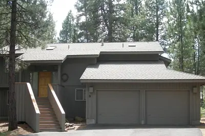 Image de Sunriver Retreat - 9 personnes / HotTub / Passes Sharc / Aucun Frais SUPPLÉMENTAIRES comme la plupart des locations