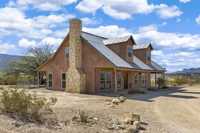 Image de Lajitas Casa Grande -Custom construit quatre Chambre Accueil Lajitas