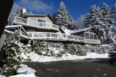 Image de Maison magique, rustique et charmante de 8 chambres avec vue spectaculaire. Ajouter 3ème nt 500 $