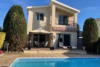 Image de Villa impeccable avec piscine privée à seulement 3 km de la plage de sable de Coral Bay