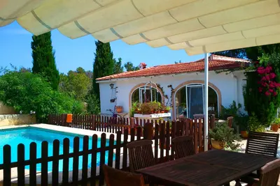 Image de Offrez! Belle villa avec piscine (clôturée, idéale pour les enfants).