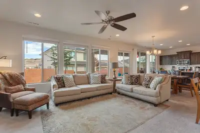 Image de 370 | Arcade Basketball, (2) X-Box One S, Soccerball, Football, Tables Portables Et Chaises Pour ÉVÉNEMENTS!