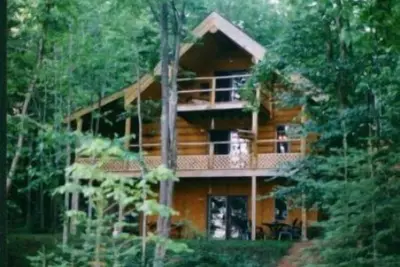 Image de Eagles Nest Lodge 'Aire', cinq chambres, deux cuisine, pleine maison de Connexion