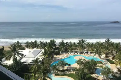 Image de Ixtapa-Monarca Relaxing Beachfront Condo avec vue imprenable (chambres rénovées)