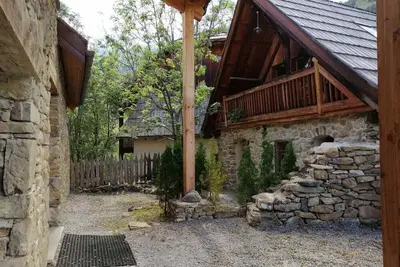 Chalet rénové 3 pièces pour 5 pers avec jardin, balcon et cheminée, à 150m des remontées à Pra Loup
